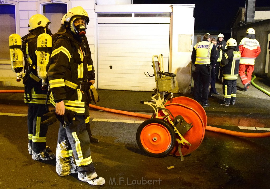 Feuer Hinterhof Garagen Koeln Hoehenberg Olpenerstr P019.JPG - Miklos Laubert